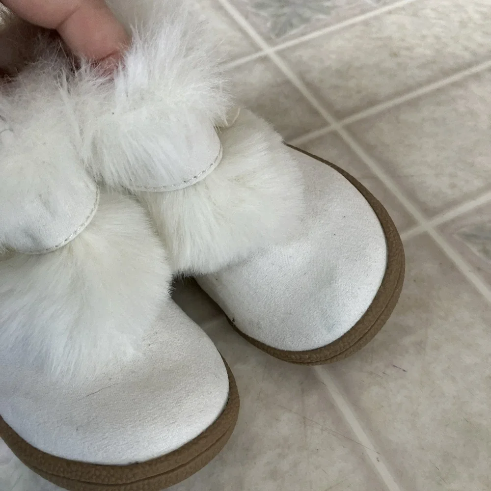 Gymboree Toddler Girls Faux Fur White Boot With Bows‎ 7T  NWOB 14012137-GYS257